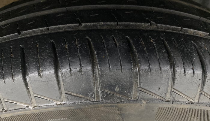 2022 Renault TRIBER RXT, Petrol, Manual, 40,073 km, Right Rear Tyre Tread