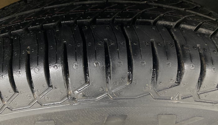 2022 Renault TRIBER RXT, Petrol, Manual, 40,073 km, Right Front Tyre Tread