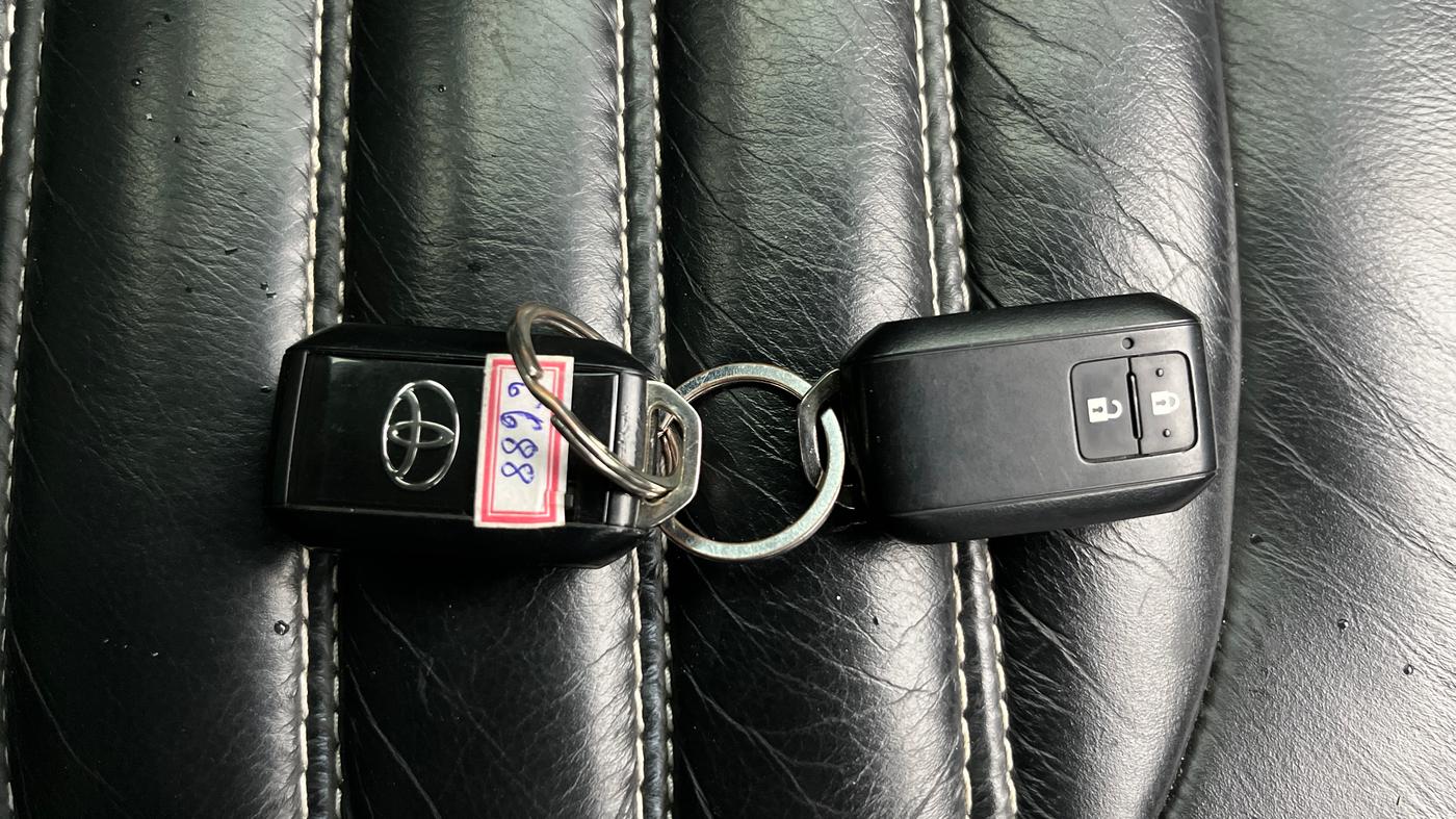 2024 Toyota URBAN CRUISER HYRYDER G NEO DRIVE, Petrol, Manual, 1,23,680 km, Key Close Up