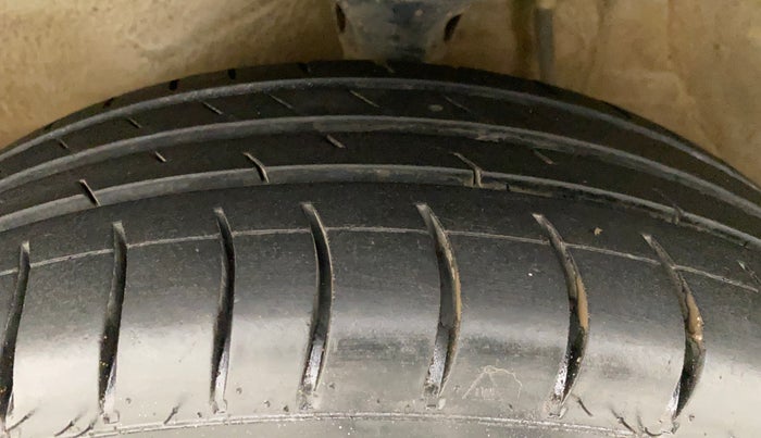 2017 Maruti Alto K10 VXI, Petrol, Manual, 52,204 km, Left Front Tyre Tread