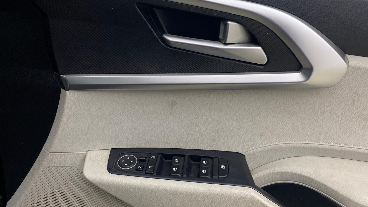 2023 KIA CARENS PRESTIGE PLUS 1.5 IMT DIESEL 7 STR, Diesel, Manual, 33,847 km, Driver Side Door Panels Control