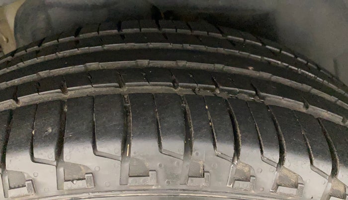 2017 Mahindra XUV500 W6, Diesel, Manual, 44,953 km, Right Rear Tyre Tread