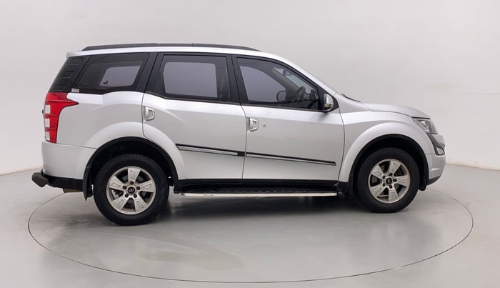 2017 Mahindra XUV500 W6, Diesel, Manual, 44,953 km, Right Side View