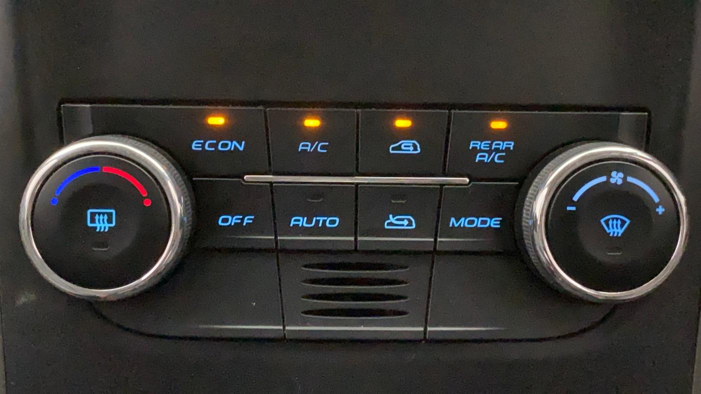 2017 Mahindra XUV500 W6, Diesel, Manual, 44,953 km, Automatic Climate Control