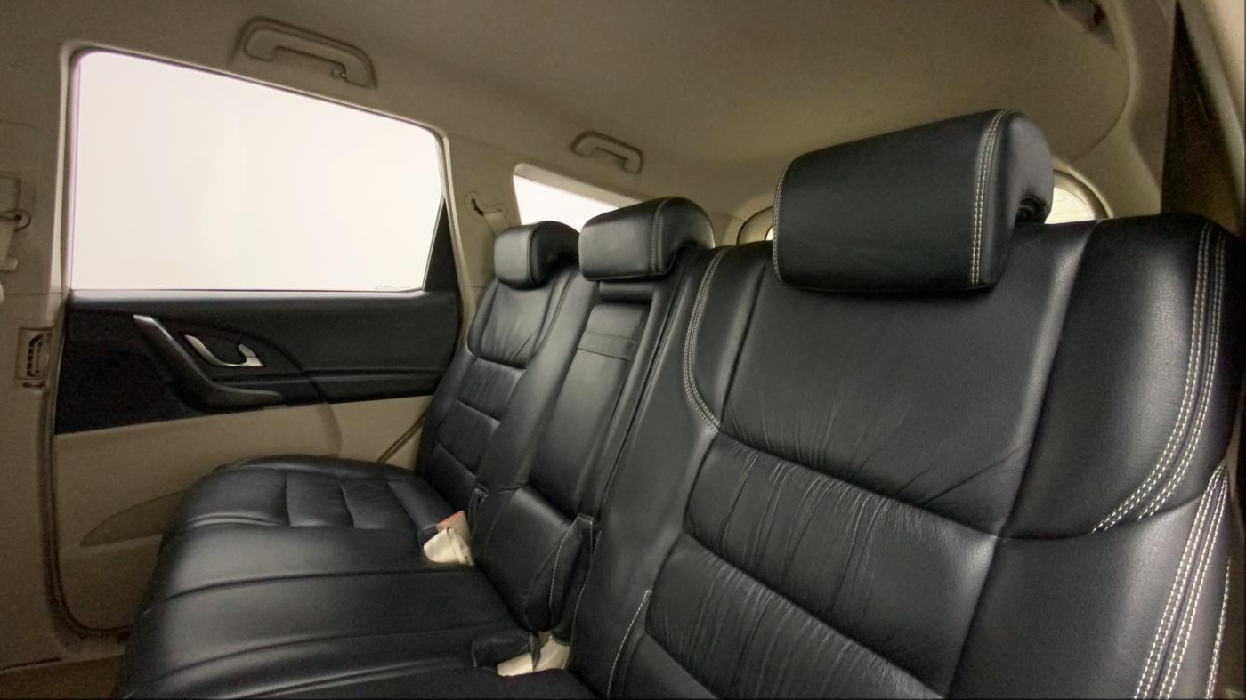 2017 Mahindra XUV500 W6, Diesel, Manual, 44,953 km, Right Side Rear Door Cabin