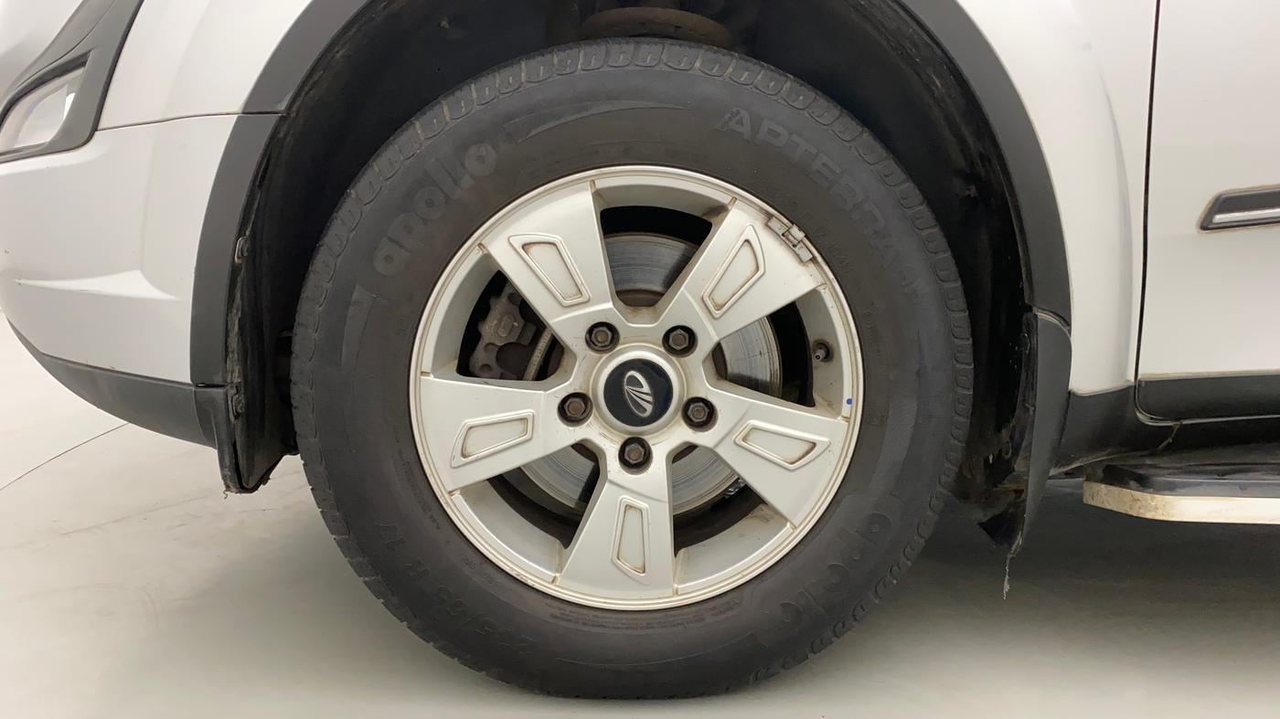 2017 Mahindra XUV500 W6, Diesel, Manual, 44,953 km, Left Front Wheel