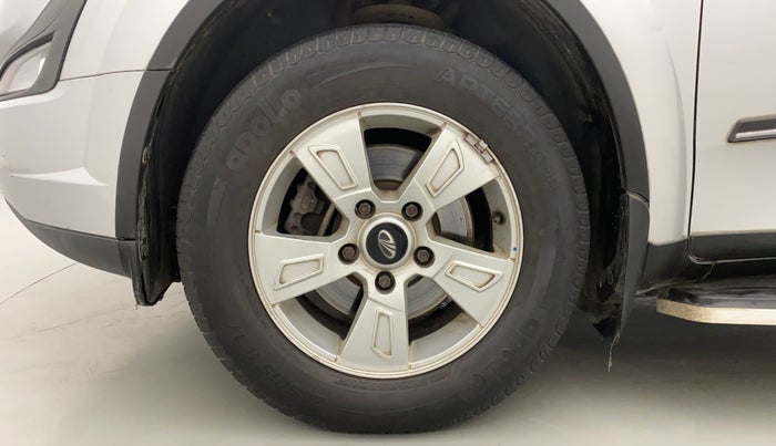 2017 Mahindra XUV500 W6, Diesel, Manual, 44,953 km, Left Front Wheel