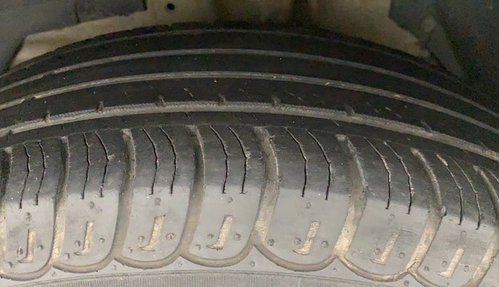 2017 Mahindra XUV500 W6, Diesel, Manual, 44,953 km, Left Front Tyre Tread