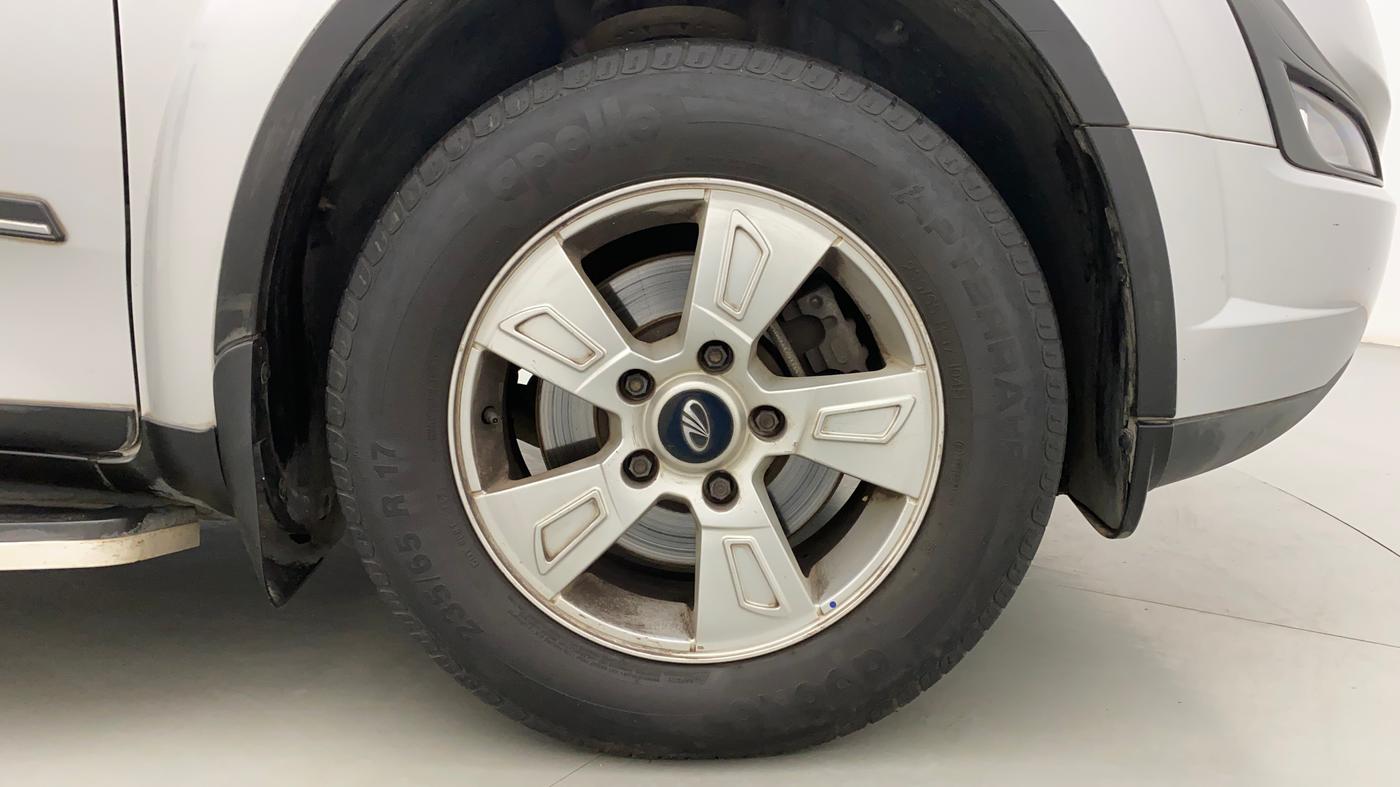 2017 Mahindra XUV500 W6, Diesel, Manual, 44,953 km, Right Front Wheel