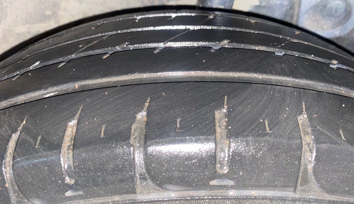 2014 Renault Duster 85 PS RXL DIESEL, Diesel, Manual, 1,19,788 km, Left Rear Tyre Tread