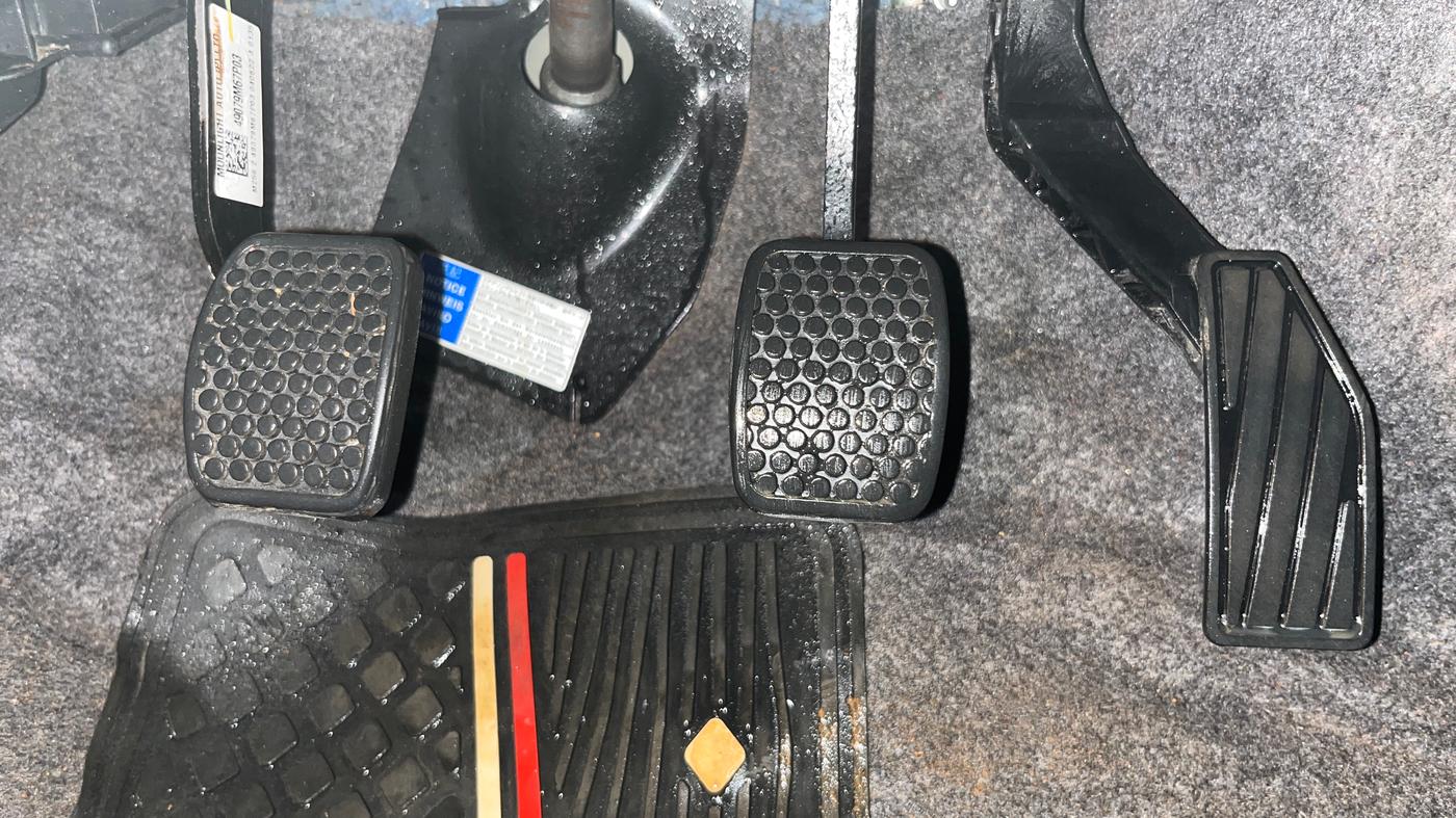 2022 Maruti Alto VXI PLUS, Petrol, Manual, 13,516 km, Pedals