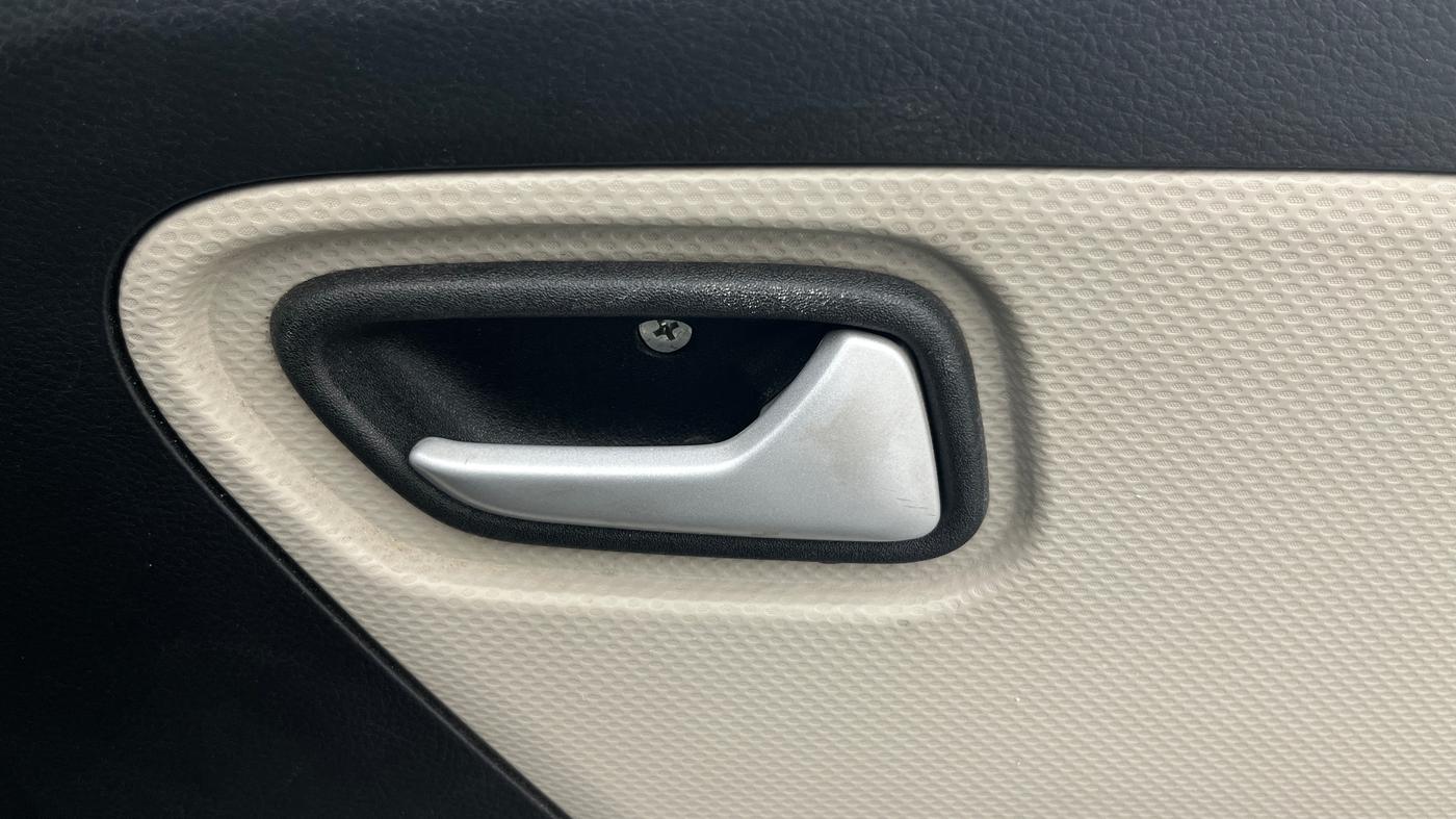 2022 Maruti Alto VXI PLUS, Petrol, Manual, 13,516 km, Driver Side Door Panels Control