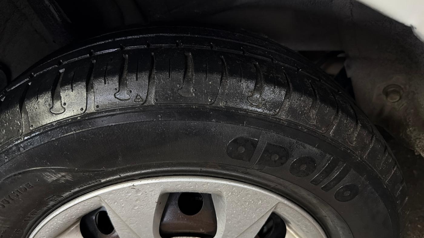 2014 Hyundai Elite i20 MAGNA 1.2, Petrol, Manual, 33,720 km, Right Rear Tyre Tread