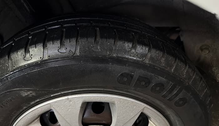 2014 Hyundai Elite i20 MAGNA 1.2, Petrol, Manual, 30,060 km, Right Rear Tyre Tread