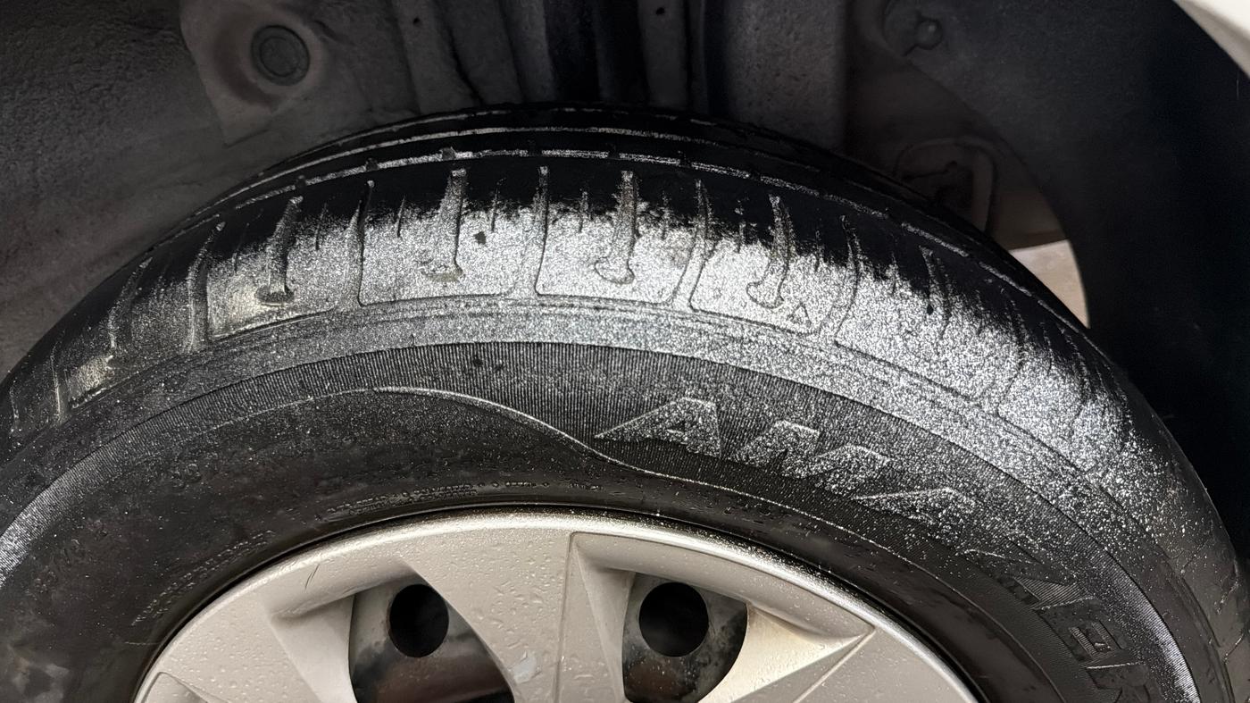 2014 Hyundai Elite i20 MAGNA 1.2, Petrol, Manual, 33,720 km, Left Rear Tyre Tread