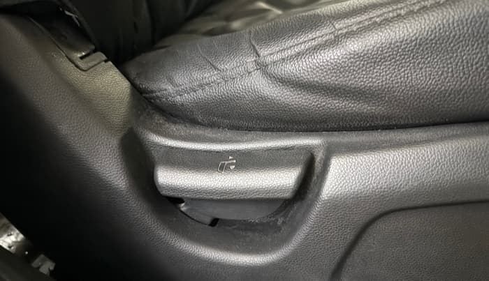 2014 Hyundai Elite i20 MAGNA 1.2, Petrol, Manual, 30,060 km, Driver Side Adjustment Panel