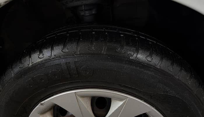 2014 Hyundai Elite i20 MAGNA 1.2, Petrol, Manual, 30,060 km, Right Front Tyre Tread