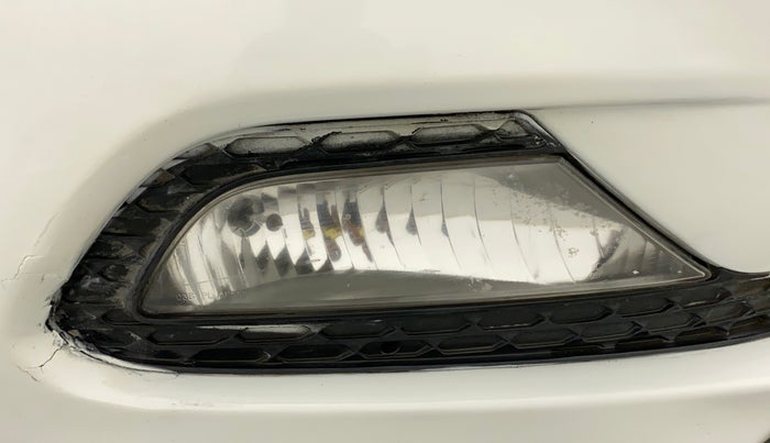 2016 Hyundai Elite i20 SPORTZ 1.2, Petrol, Manual, 35,401 km, Right fog light - Not fixed properly