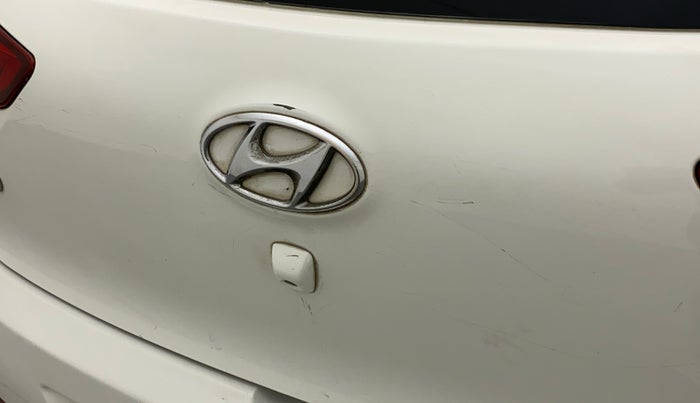 2016 Hyundai Elite i20 SPORTZ 1.2, Petrol, Manual, 35,401 km, Dicky (Boot door) - Minor scratches
