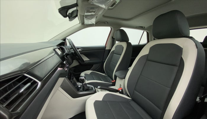 2022 Volkswagen TAIGUN TOPLINE 1.0 TSI AT, Petrol, Automatic, 9,955 km, Right Side Front Door Cabin