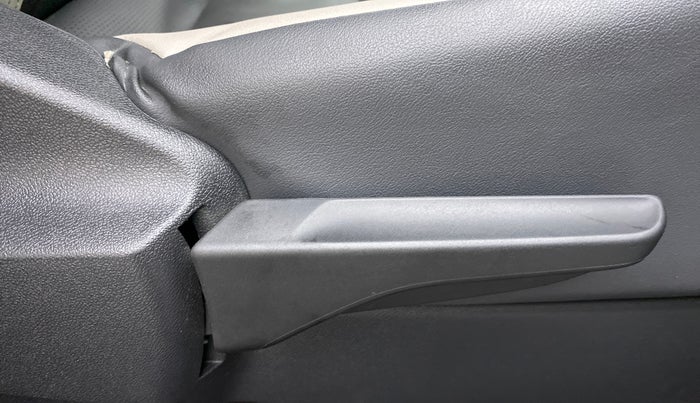 2022 Volkswagen TAIGUN TOPLINE 1.0 TSI AT, Petrol, Automatic, 9,955 km, Driver Side Adjustment Panel