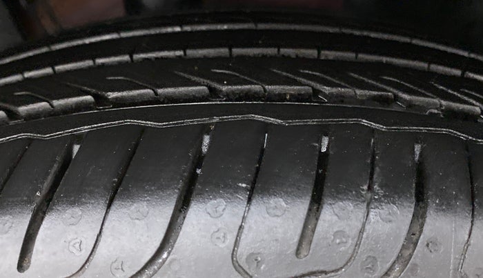 2022 Volkswagen TAIGUN TOPLINE 1.0 TSI AT, Petrol, Automatic, 9,955 km, Right Front Tyre Tread