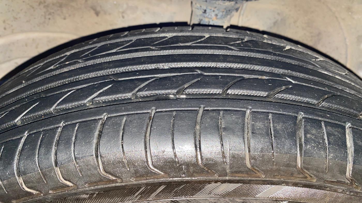 2014 Maruti Wagon R 1.0 VXI, Petrol, Manual, 1,30,675 km, Left Front Tyre Tread