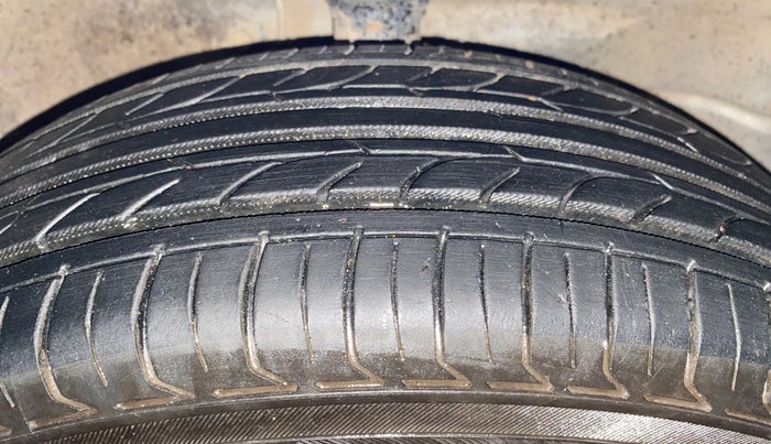 2014 Maruti Wagon R 1.0 VXI, Petrol, Manual, 1,30,697 km, Right Front Tyre Tread