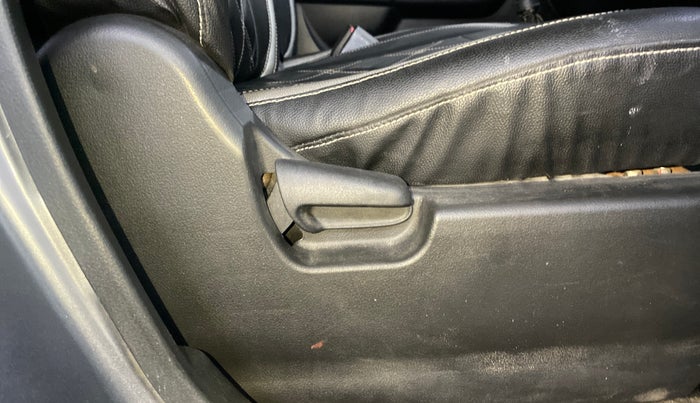 2014 Maruti Wagon R 1.0 VXI, Petrol, Manual, 1,30,697 km, Driver Side Adjustment Panel