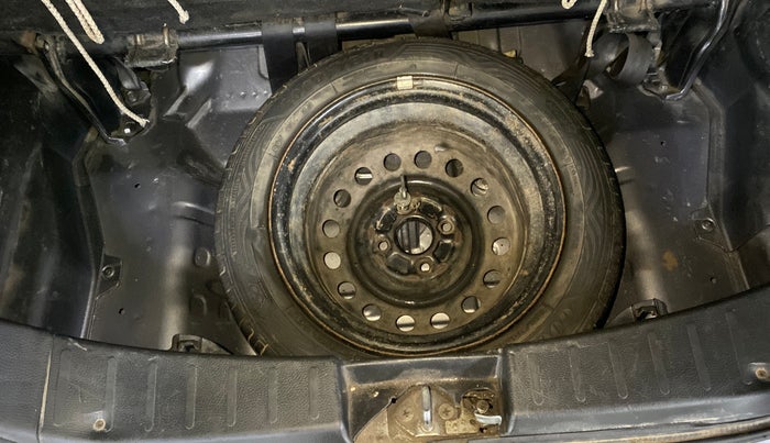 2014 Maruti Wagon R 1.0 VXI, Petrol, Manual, 1,30,697 km, Spare Tyre