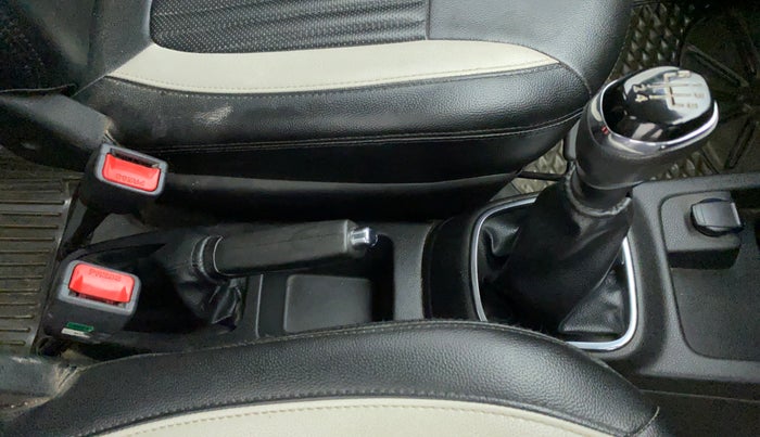 2019 Renault Kwid 1.0 RXT Opt, CNG, Manual, 27,647 km, Gear Lever