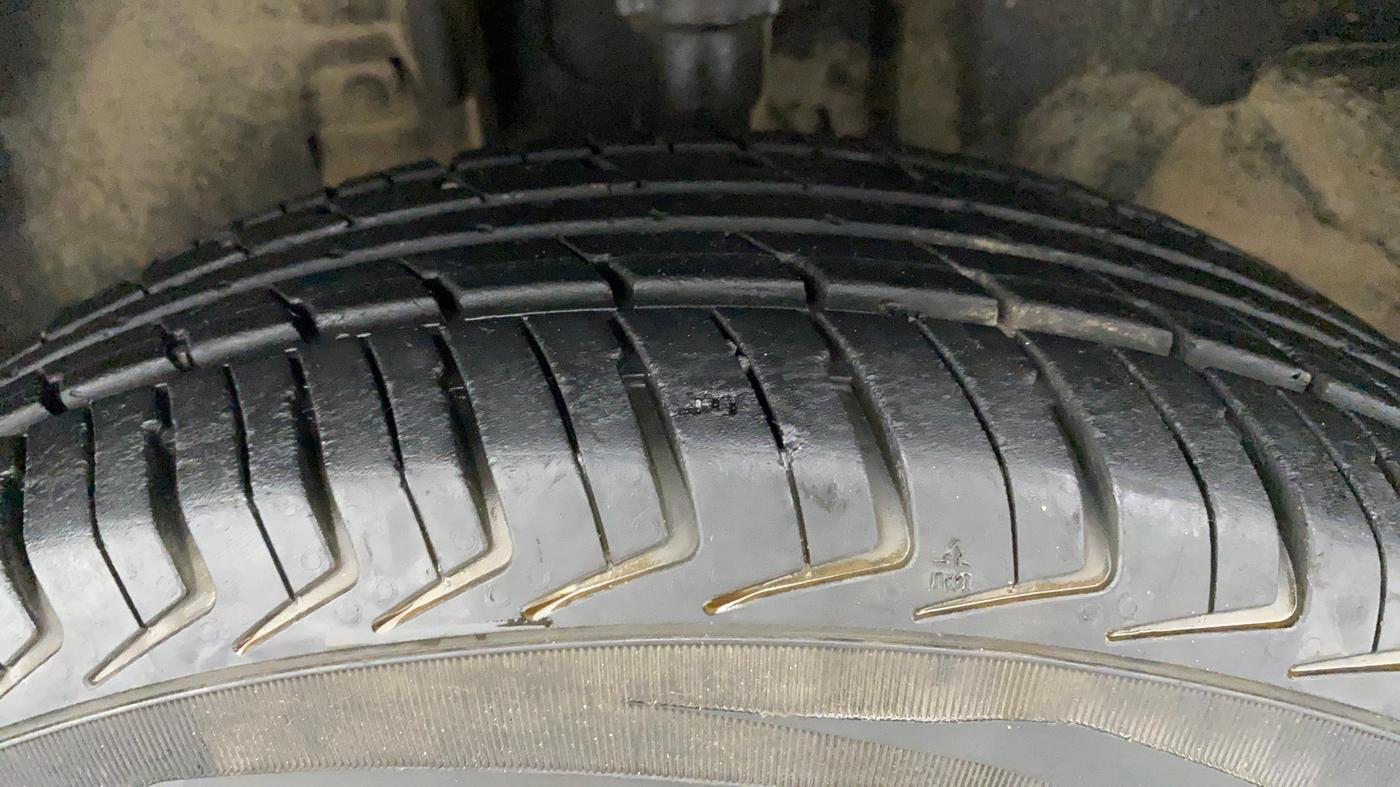 2019 Renault Kwid 1.0 RXT Opt, CNG, Manual, 27,647 km, Left Front Tyre Tread