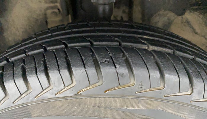 2019 Renault Kwid 1.0 RXT Opt, CNG, Manual, 27,647 km, Left Front Tyre Tread