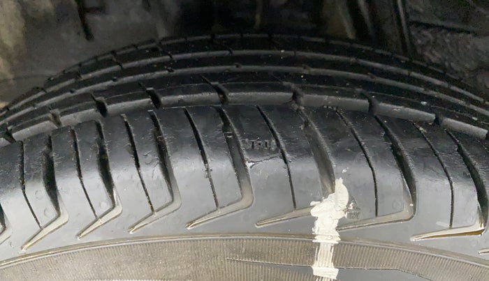 2019 Renault Kwid 1.0 RXT Opt, CNG, Manual, 27,647 km, Right Rear Tyre Tread