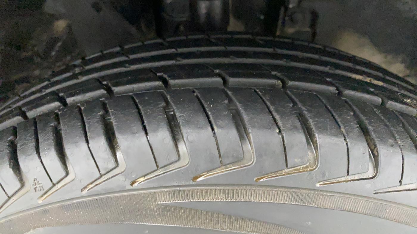 2019 Renault Kwid 1.0 RXT Opt, CNG, Manual, 27,647 km, Right Front Tyre Tread