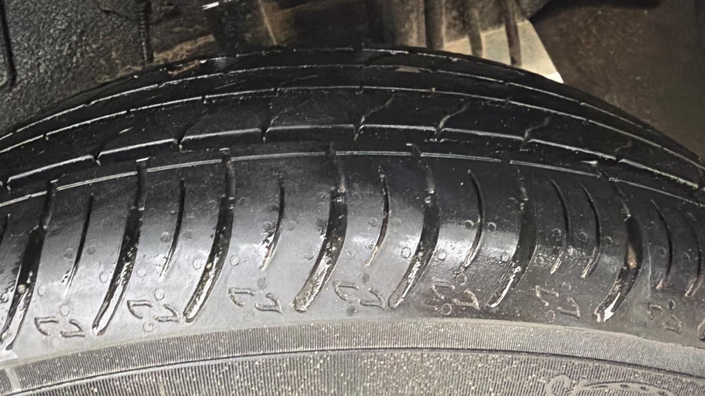 2020 Tata NEXON XM SUNROOF PETROL, Petrol, Manual, 58,994 km, Left Rear Tyre Tread