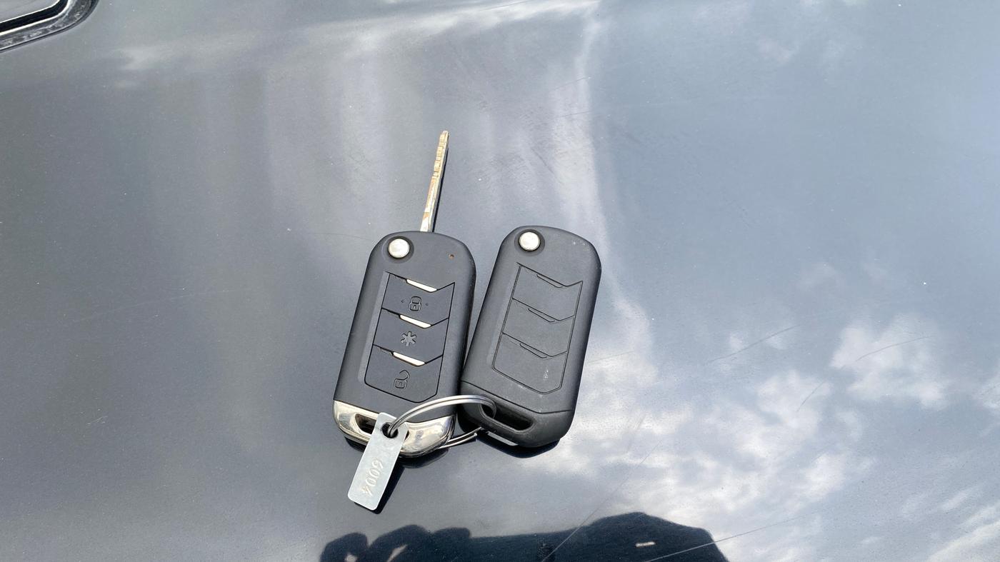 2021 Mahindra Thar LX PETROL HT 4WD AT, Petrol, Automatic, 42,277 km, Key Close Up
