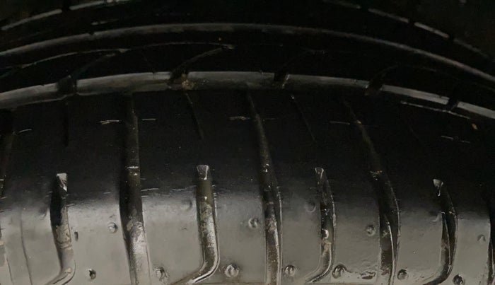 2017 Hyundai Elite i20 ASTA 1.2 (O), Petrol, Manual, 33,644 km, Right Rear Tyre Tread