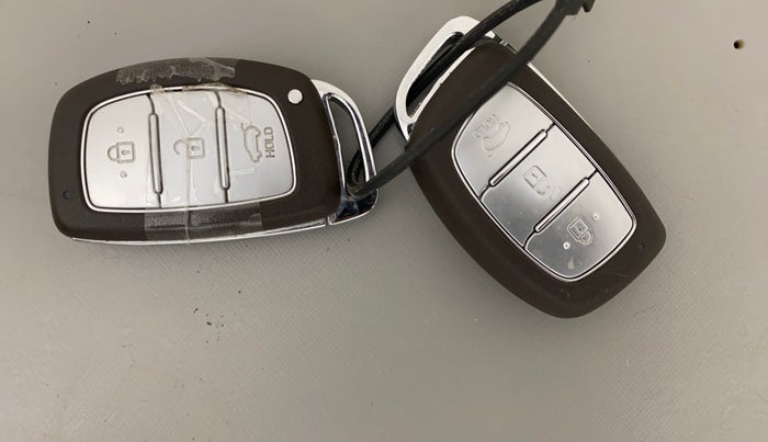 2017 Hyundai Elite i20 ASTA 1.2 (O), Petrol, Manual, 33,644 km, Key Close Up