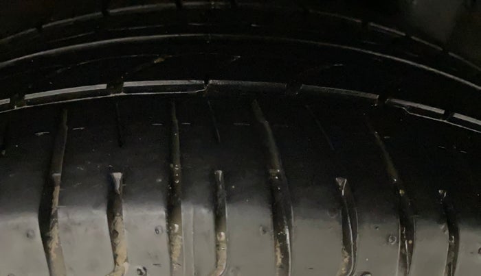 2017 Hyundai Elite i20 ASTA 1.2 (O), Petrol, Manual, 33,644 km, Left Rear Tyre Tread