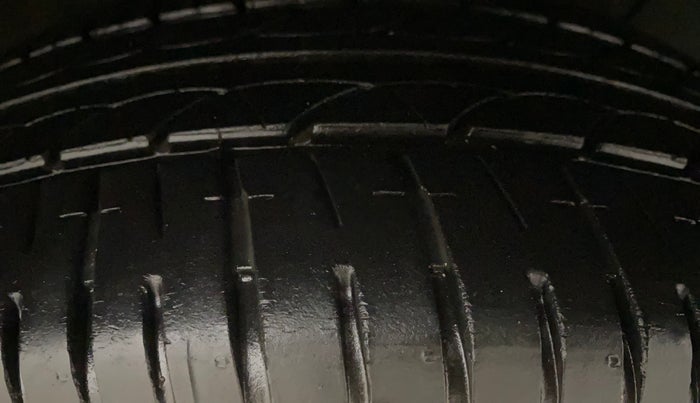 2017 Hyundai Elite i20 ASTA 1.2 (O), Petrol, Manual, 33,644 km, Right Front Tyre Tread