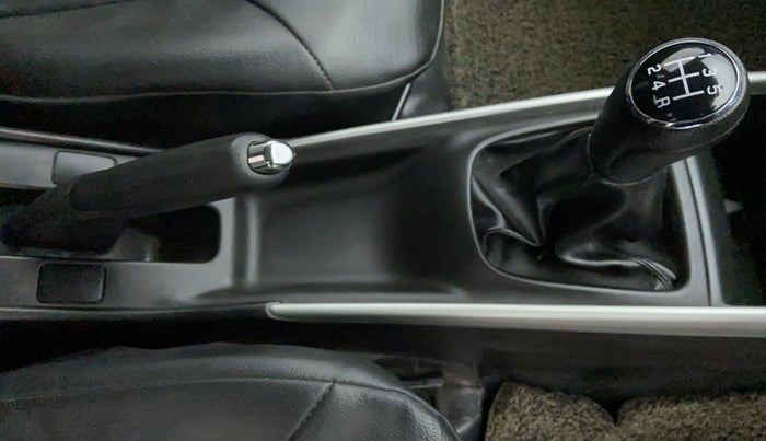 2016 Maruti Baleno DELTA 1.2 K12, CNG, Manual, 52,332 km, Gear Lever