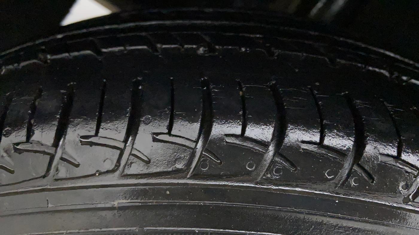 2016 Maruti Baleno DELTA 1.2 K12, CNG, Manual, 52,332 km, Right Rear Tyre Tread