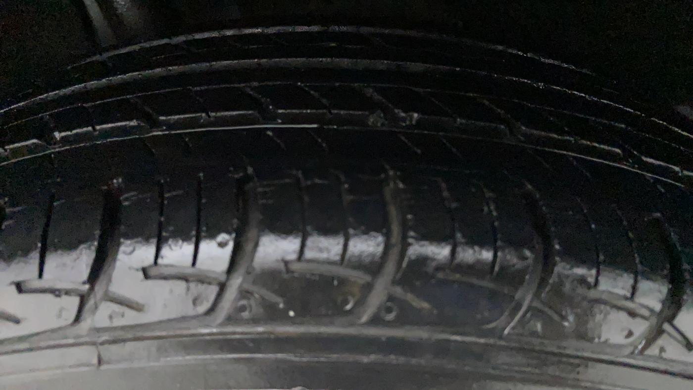 2016 Maruti Baleno DELTA 1.2 K12, CNG, Manual, 52,332 km, Right Front Tyre Tread