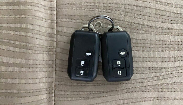 2018 Maruti Dzire ZDI, Diesel, Manual, 1,28,971 km, Key Close Up