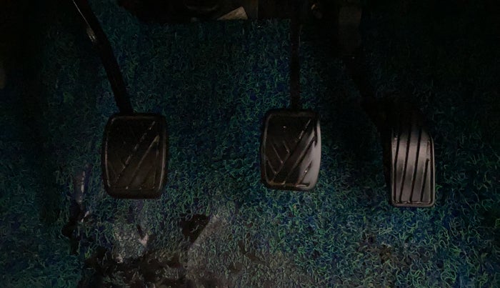 2018 Maruti Dzire ZDI, Diesel, Manual, 1,28,971 km, Pedals