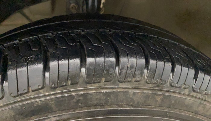 2018 Maruti Dzire ZDI, Diesel, Manual, 1,28,971 km, Left Front Tyre Tread