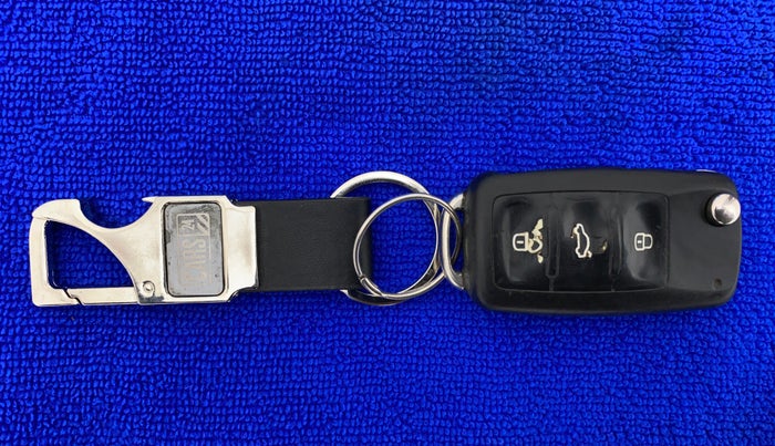 2015 Volkswagen Vento HIGHLINE PETROL, Petrol, Manual, 86,089 km, Key Close up