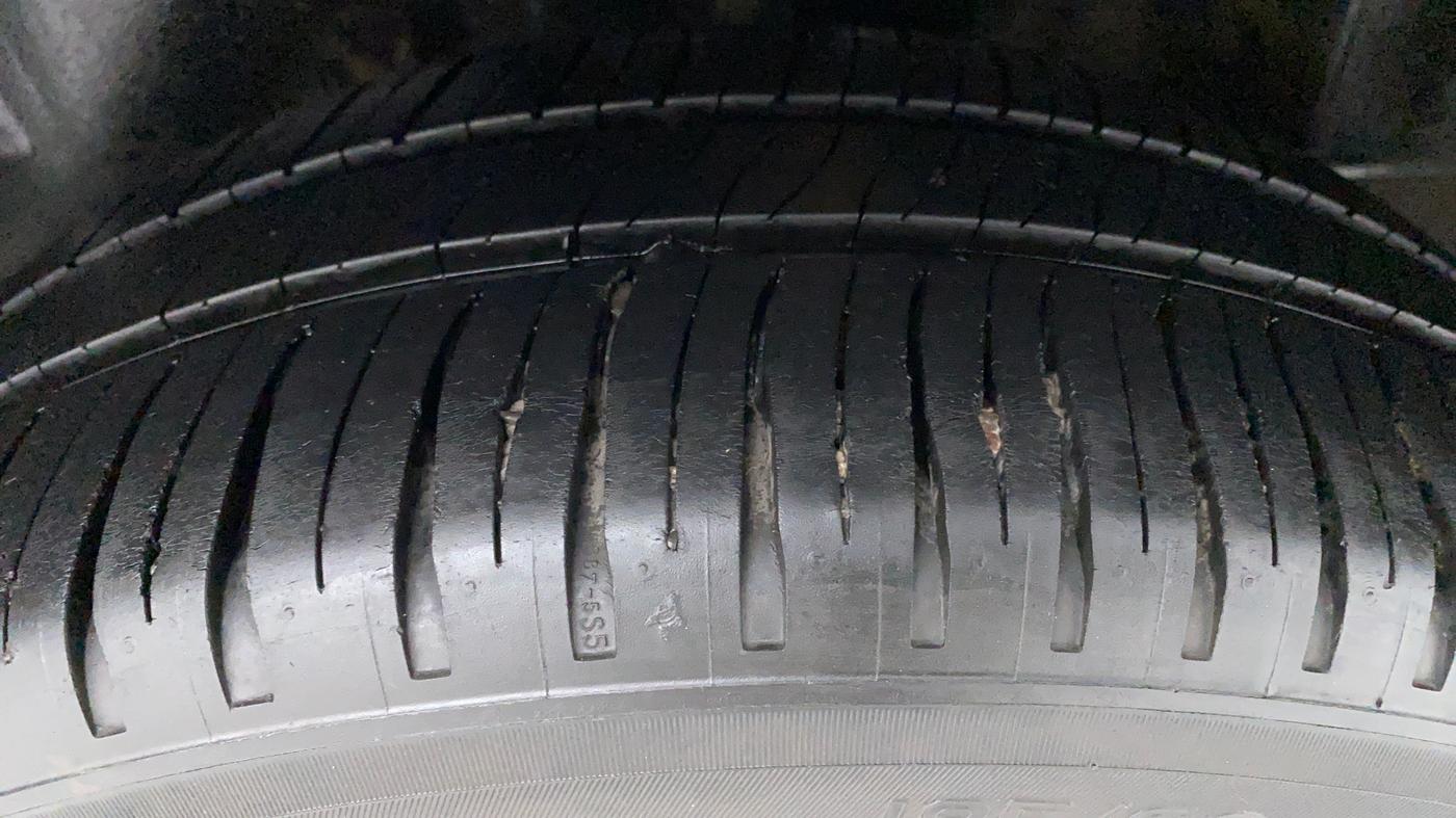 2015 Volkswagen Vento HIGHLINE PETROL, Petrol, Manual, 86,089 km, Left Rear Tyre Tread