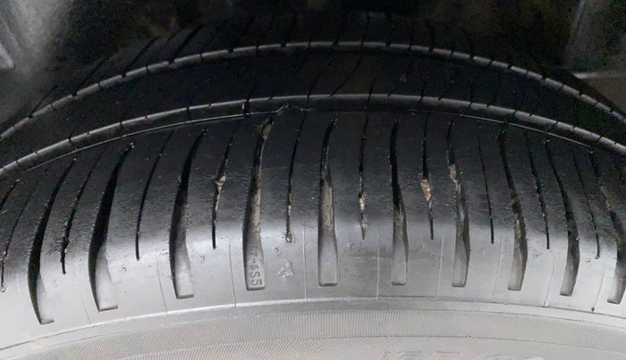 2015 Volkswagen Vento HIGHLINE PETROL, Petrol, Manual, 86,089 km, Left Rear Tyre Tread